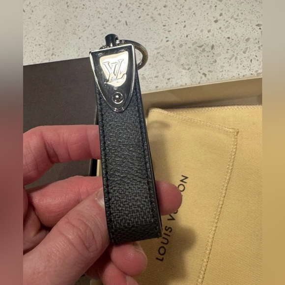 Louis Vuitton Damier Graphite Dragonne LV Key Holder NWB - Picture 7 of 9